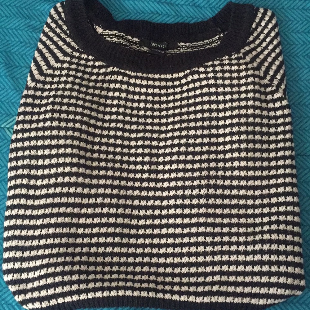 Sweater - Picture 4 of 4